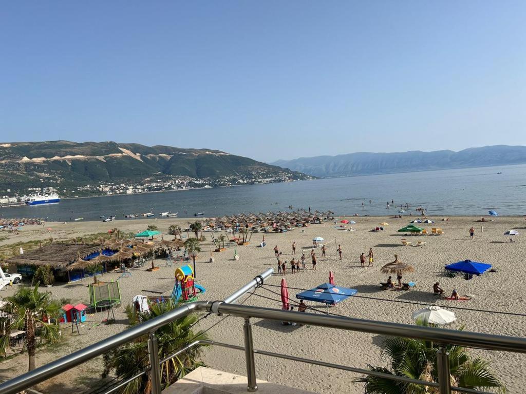 Soleil Apartment With Sunbed & Umbrella Vlorë Екстериор снимка