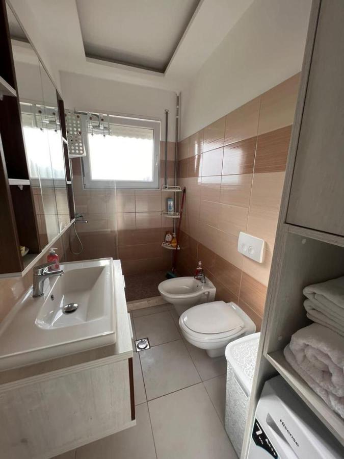 Soleil Apartment With Sunbed & Umbrella Vlorë Екстериор снимка