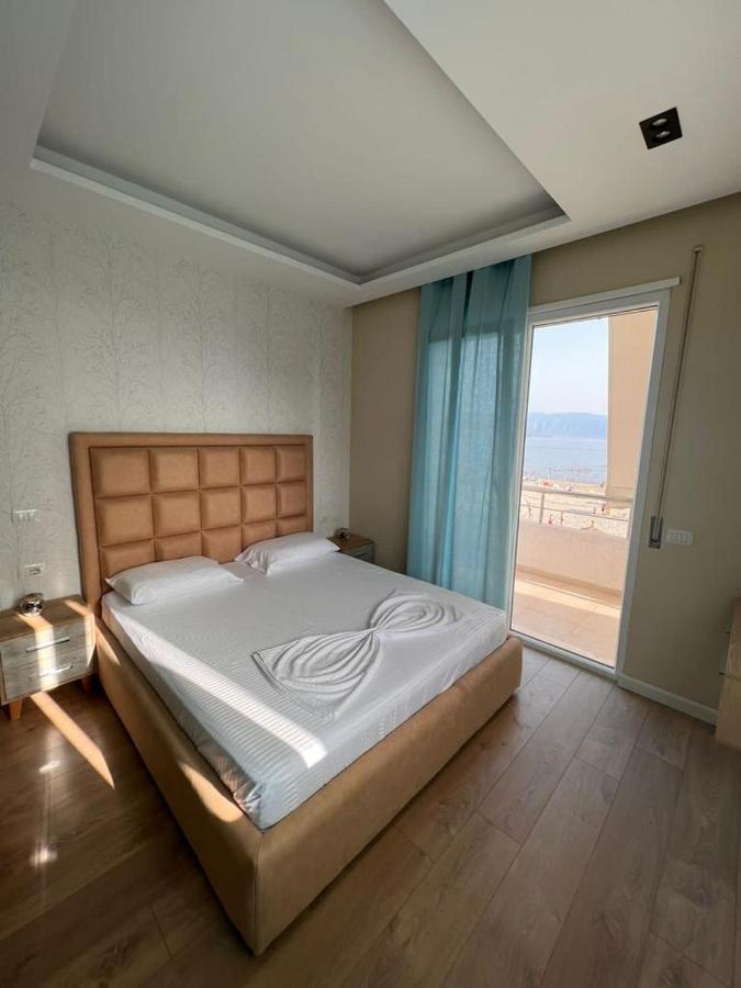Soleil Apartment With Sunbed & Umbrella Vlorë Екстериор снимка