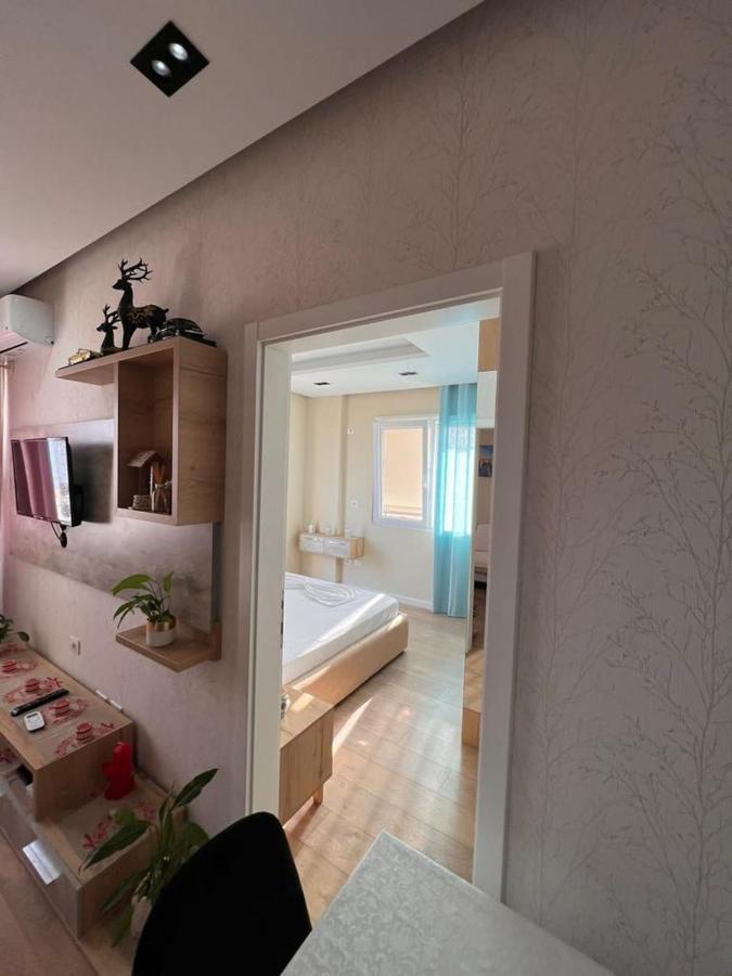 Soleil Apartment With Sunbed & Umbrella Vlorë Екстериор снимка