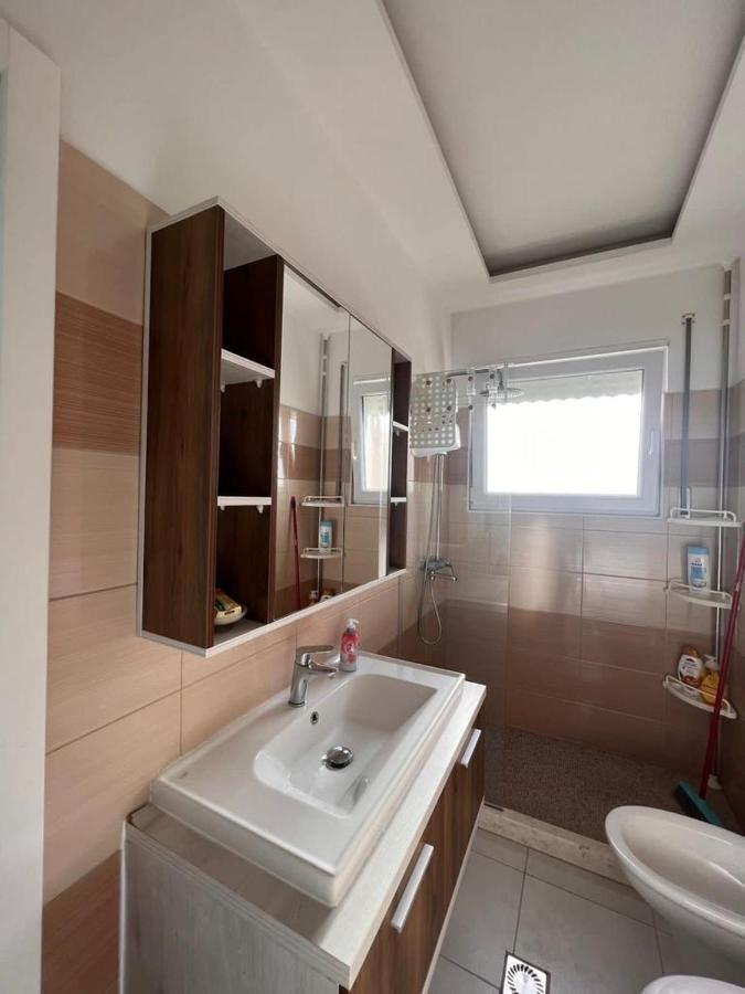 Soleil Apartment With Sunbed & Umbrella Vlorë Екстериор снимка