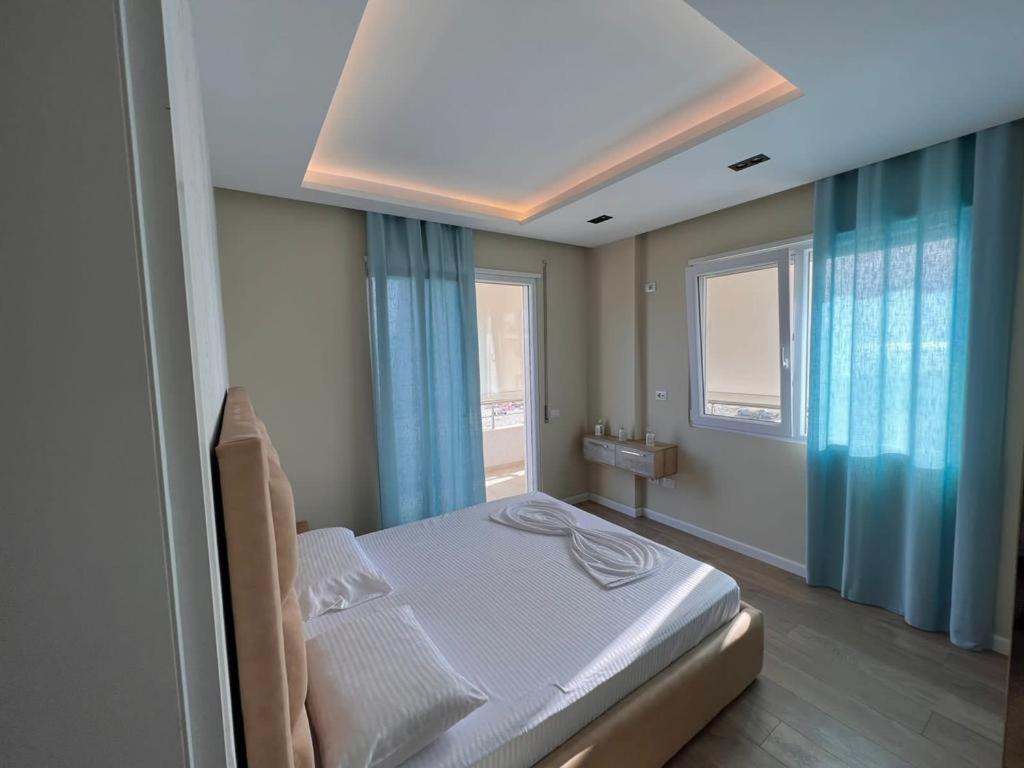 Soleil Apartment With Sunbed & Umbrella Vlorë Екстериор снимка