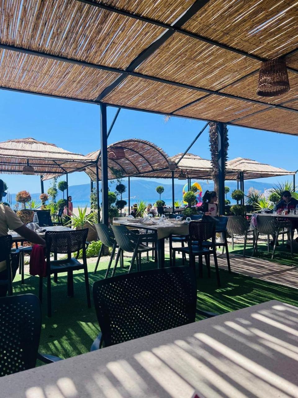 Soleil Apartment With Sunbed & Umbrella Vlorë Екстериор снимка