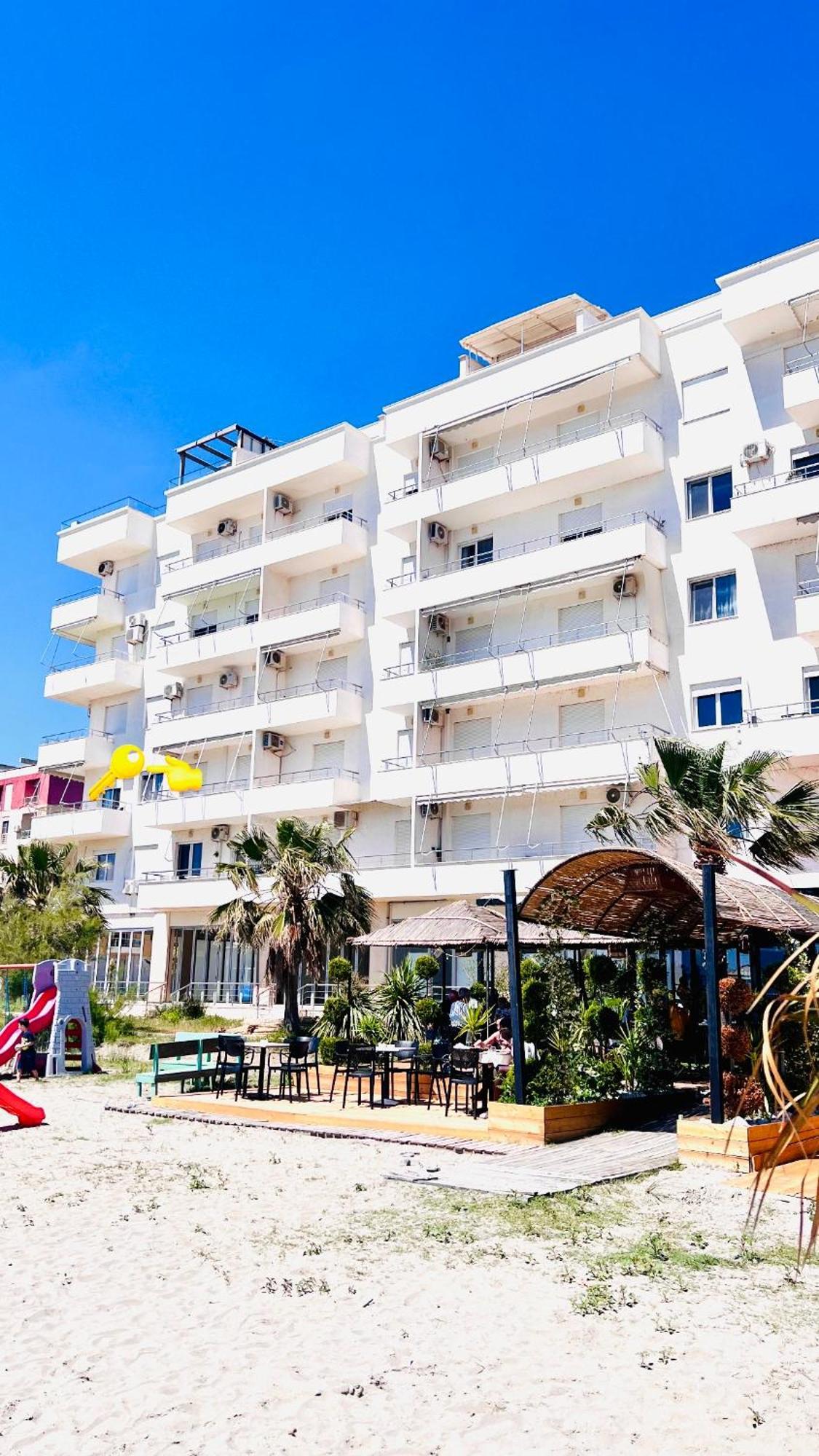 Soleil Apartment With Sunbed & Umbrella Vlorë Екстериор снимка